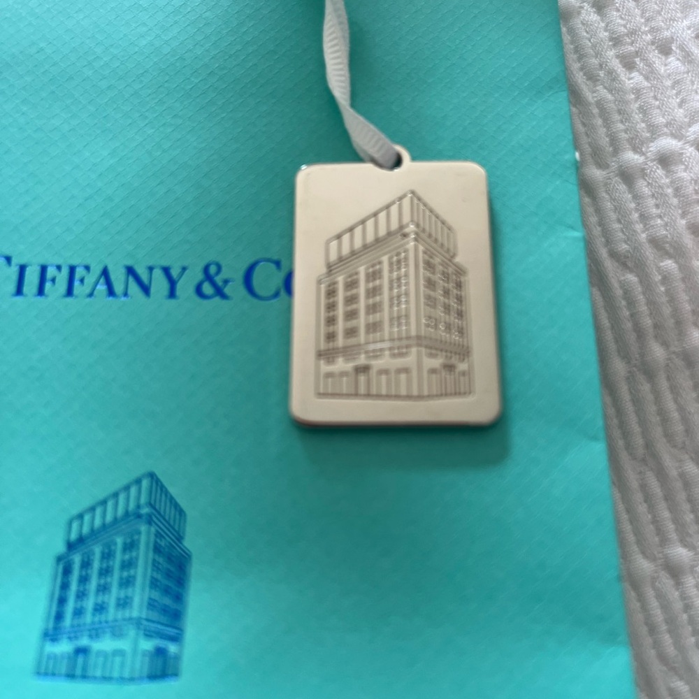 Tiffany & Co. VIP landmark charm with Gift Bag - Picture 2 of 4